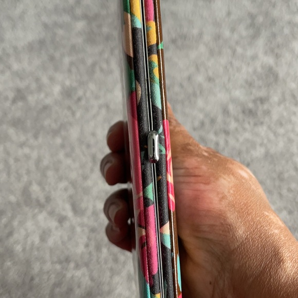 Pretty wallet no issues - Picture 3 of 3